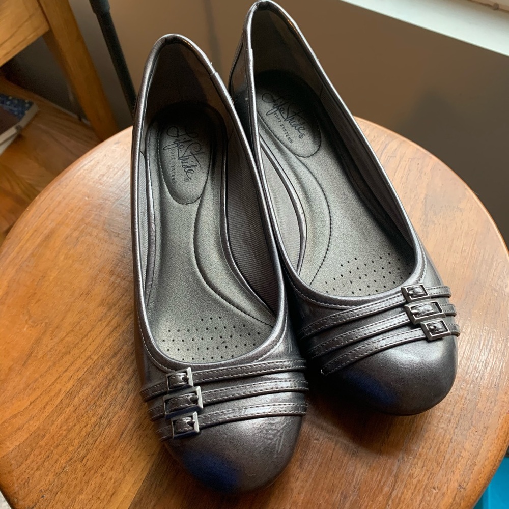 Life Stride silver patent flats